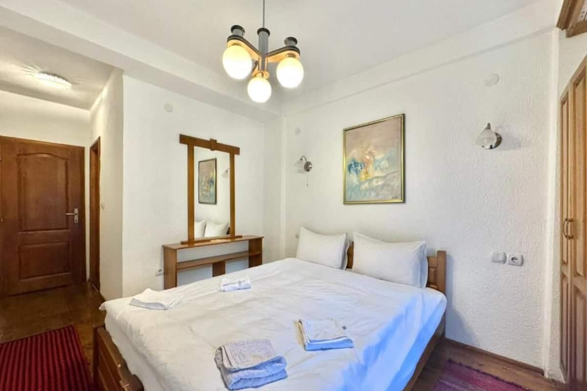 Phòng đôi hoặc 2 giường đơn Deluxe, quang cảnh núi | Bàn ủi/dụng cụ ủi quần áo, truy cập Internet không dây miễn phí 