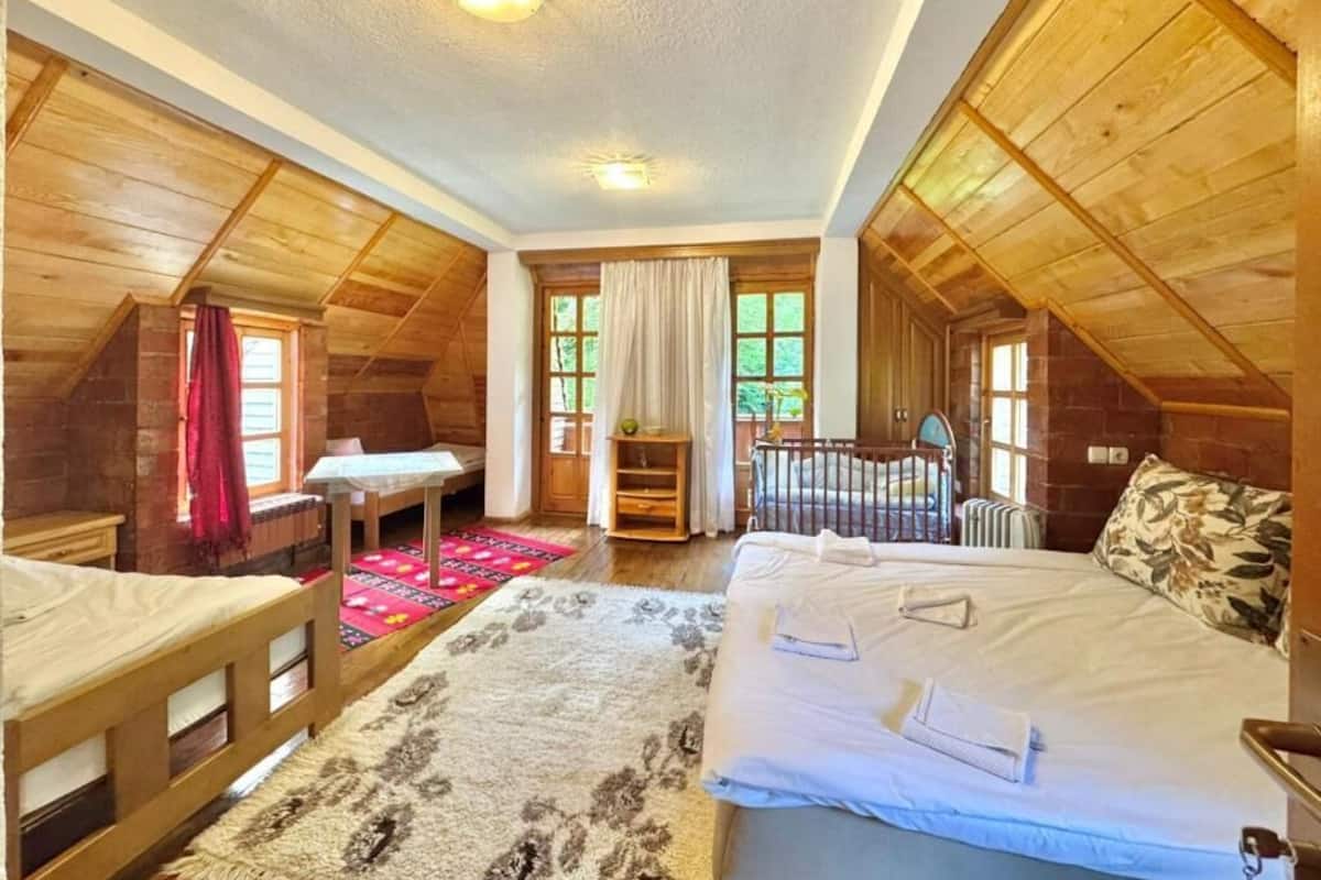 Classic Quadruple Room