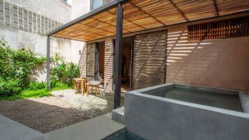 Habitación superior, 1 cama King size, alberca privada | Terraza o patio