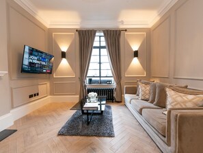 Télévision, cheminée