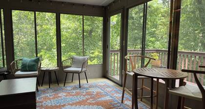 Spacious 4-bedroom house in vibrant Columbia close to the MKT trail with WiFi/AC