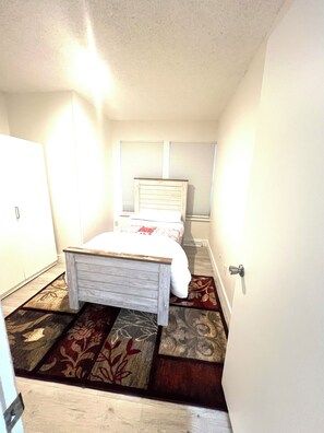 2 bedrooms, iron/ironing board, WiFi, bed sheets