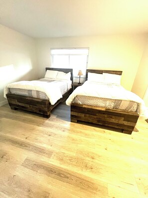 2 chambres, fer et planche à repasser, Wi-Fi, draps fournis