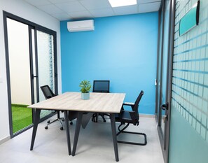 Business centre - Waypoint Suites (Dakar)