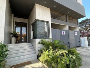 Exterior - Waypoint Suites (Dakar)