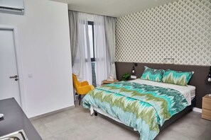 Double Room, Partial Sea View | Laptop workspace, free WiFi - Waypoint Suites (Dakar)