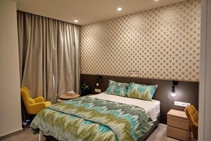 Double Room, Partial Sea View | Laptop workspace, free WiFi