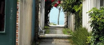 Spacious 14person retreat w Private Beach Access