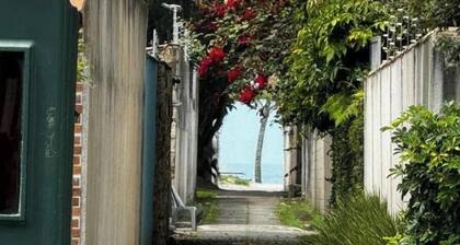 Spacious 14person retreat w Private Beach Access