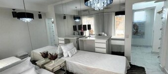Spacious 14person retreat w Private Beach Access