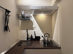 Réfrigérateur, four à micro-ondes, surface de cuisson, cafetiÚre-théiÚre