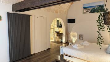 1 bedroom, iron/ironing board, free WiFi, bed sheets