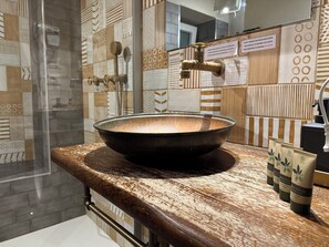 Dusche, Haartrockner, Bidet, Handtücher