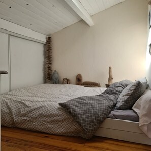 2 Schlafzimmer, Schreibtisch, Bügeleisen/Bügelbrett, kostenloses WLAN