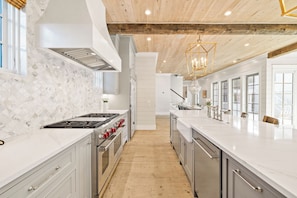 Réfrigérateur, micro-ondes, four, lave-vaisselle