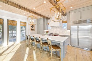 Réfrigérateur, micro-ondes, four, lave-vaisselle