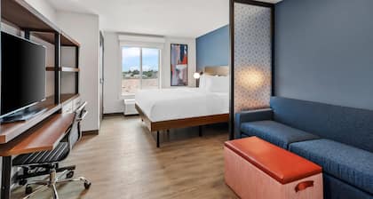 Everhome Suites El Paso Airport Near Fort Bliss by Choice Hotels