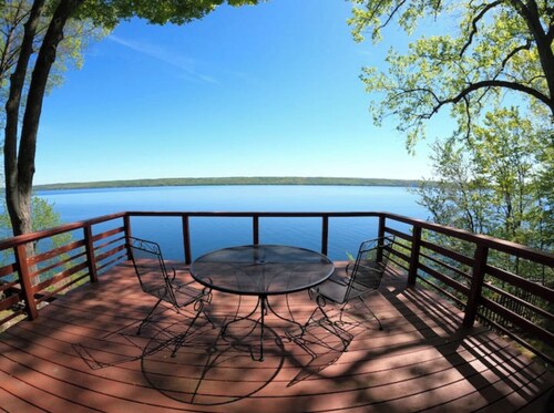 Quiant Lake Home w/ Stunning Views & Private Decks