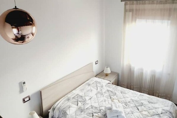 3 chambres, fer et planche à repasser, lit parapluie, Wi-Fi