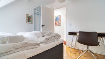 3 bedrooms, desk, iron/ironing board, travel cot