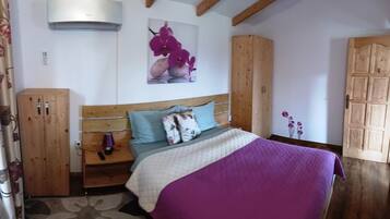 3 bedrooms, WiFi, bed sheets