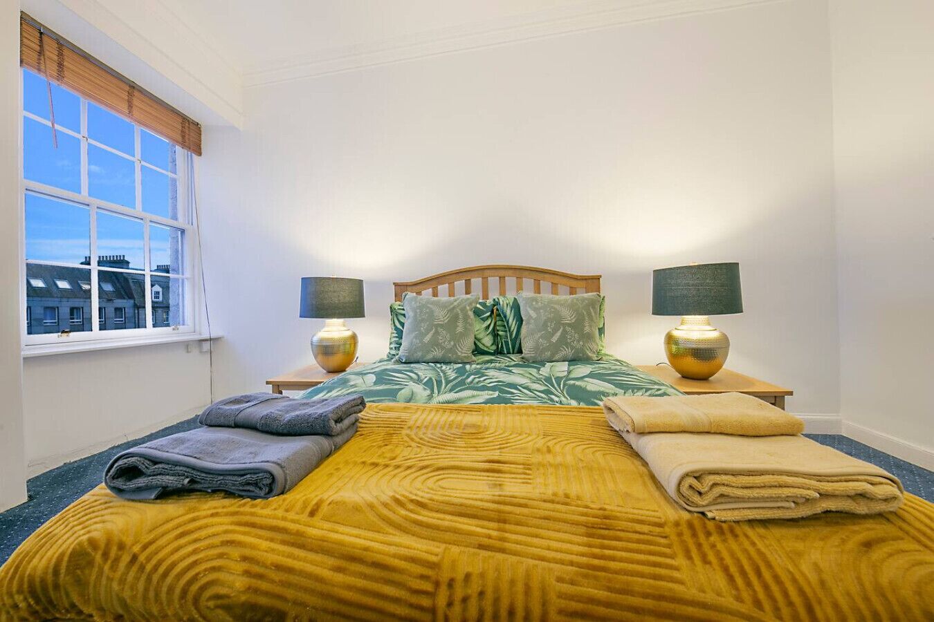 3 Schlafzimmer, Schreibtisch, Bügeleisen/Bügelbrett, Reisekinderbett