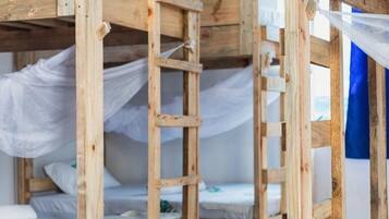 10 slaapkamers, een kluis op de kamer, wifi, beddengoed