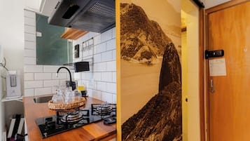 SUH Botafogo 2 | Private kitchen | Fridge, microwave, stovetop, cookware/dishes/utensils