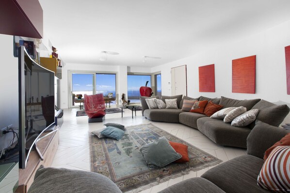 Villa, Smoking | 8 bedrooms