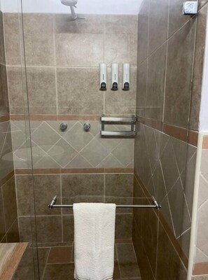Towels, soap, toilet paper - Apartment in San Marcos Envigado with Air C, Balcony WIFI, Central and endowed (Envigado)