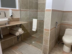 Towels, soap, toilet paper - Apartment in San Marcos Envigado with Air C, Balcony WIFI, Central and endowed (Envigado)