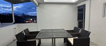 The Penthouse - Barretto,,Olongapo City Near Beach and Inflatable Island