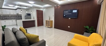 The Penthouse - Barretto,,Olongapo City Near Beach and Inflatable Island