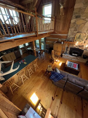 TV connectée, cheminée, baby-foot, table de tennis de table