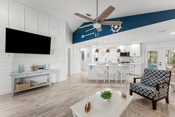 Smart TV - Clean & cute 3-bed house near beach accesses & Shell Island; St. Andrews St Park (Panama City)