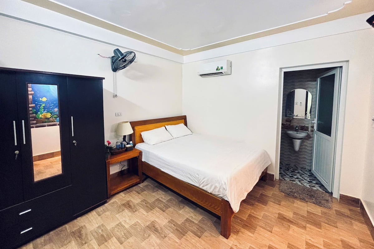 Standard Single Room | Blackout drapes, soundproofing, WiFi (free)