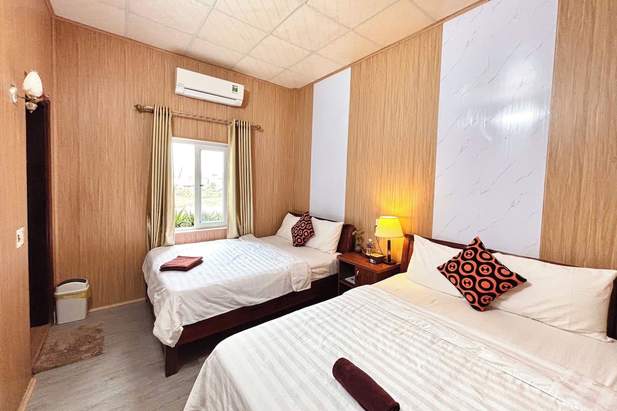 Blackout drapes, soundproofing, WiFi (free)