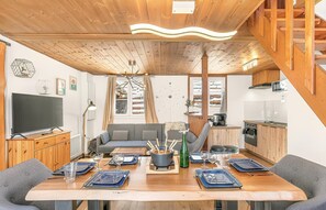 Dining - Whole chalet & private spa, 3 parking spaces, ski and lake nearby (Seyne)