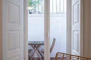 Interior - Alfama Design W/ Terrace by Homing (Lisbon)