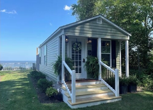 Cliffside Chesapeake Bay Cottage: Pet-friendly, Easy DC Drive