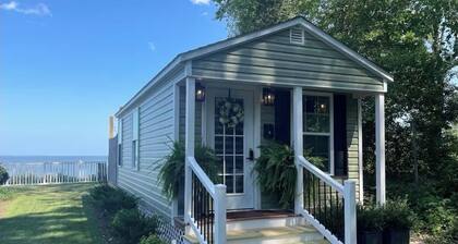 Cliffside Chesapeake Bay Cottage: Pet-friendly, Easy DC Drive