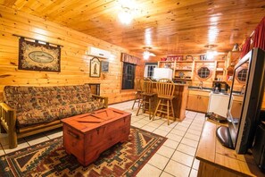 TV, fireplace - Rendezvous Cabin is a lovely studio cabin, 2 bed types, sleeps up to 4 people. (Broken Bow)