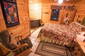 1 bedroom, internet, bed sheets - Rendezvous Cabin is a lovely studio cabin, 2 bed types, sleeps up to 4 people. (Broken Bow)