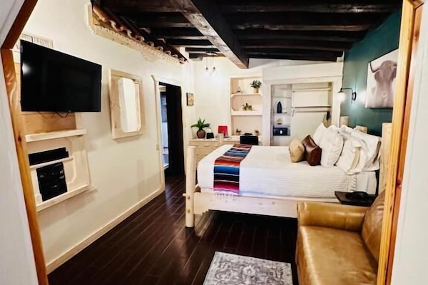 Habitación doble familiar, vista al jardín | Tabla de planchar con plancha y wifi gratis