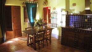 Apartemen, pemandangan bukit | Area keluarga