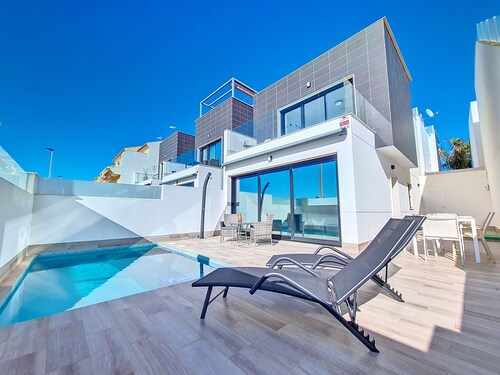 Villa avec piscine privée et terrasse