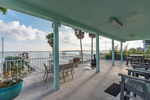 Bayfront Breeze - Waterfront w/Private Lighted Fishing Dock - Available 24/7