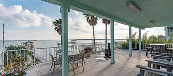 Bayfront Breeze - Waterfront w/Private Lighted Fishing Dock - Available 24/7