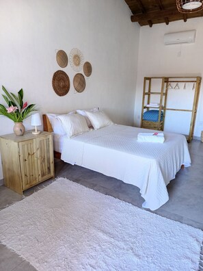 1 bedroom, WiFi, bed sheets - Pousada Timborana, located right in the center of Trancoso, 20 min. walk from the beach (Trancoso)