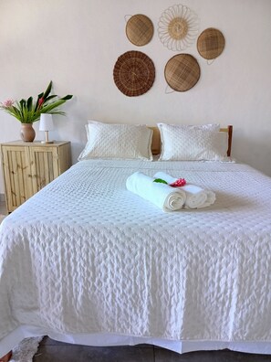 1 bedroom, WiFi, bed sheets - Pousada Timborana, located right in the center of Trancoso, 20 min. walk from the beach (Trancoso)